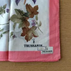 トラサルディ 新品シール付き ハンカチ ボタニカルのサムネイル