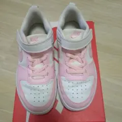 Nike ピンク ホワイト スニーカー　コートボロー　19cm