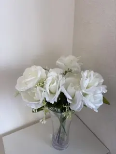 ホワイトとピンクの造花アレンジメント