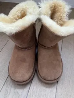 UGG キッズ　ブーツ