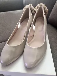 花飾り付きベージュハイヒール