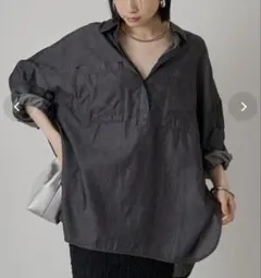 Loungedress デニムシャツ 黒 スキッパー オーバーサイズ 長袖のサムネイル