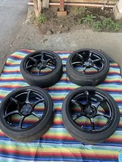 ハイエース 8.5j +38 4本通し ファブレス 225/35r20 バリ山 - メルカリ