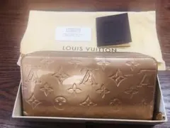 ルイヴィトン　モノグラムヴェルニ　ジッピーウォレット　ゴールドベージュ　長財布
