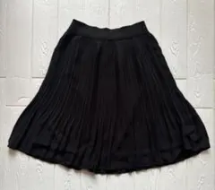黒のプリーツスカート ひざ丈