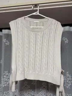 GU アイボリー ケーブルニットベスト