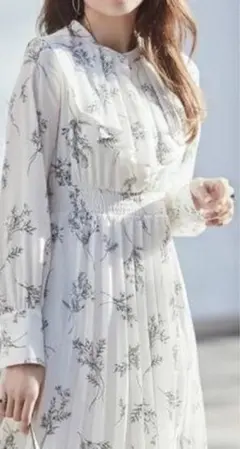 ナチュラルビューティーベーシック　スージーフラワープリントワンピース　24SS