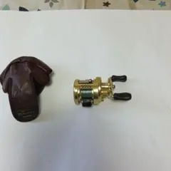 SHIMANO カルカッタ 100 ベイトリールのサムネイル