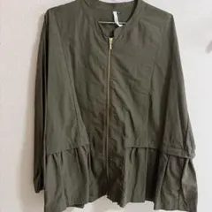 オリーブ色 ジップアップジャケット