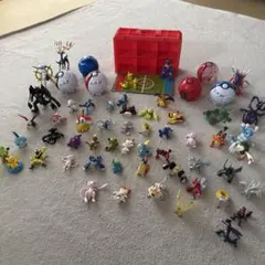 モンコレまとめ売り　ポケモンフィギュアセット 50体強　収納ケース、ボール付き