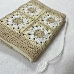 ハンドメイド ブックカバー 文庫本　 グラニースクエア モカ 白
