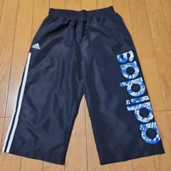 adidas 黒 ハーフパンツ ロゴ入り