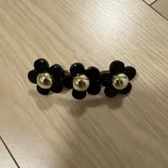 ヘアクリップ バレッタ ブラック ゴールド 花 デイジー　 ヘアアクセサリー
