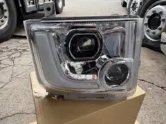いすゞ　ギガ　中古　LEDヘッドライトAssy 右側のサムネイル