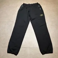 Umbro トラックパンツ　ジャージ　ランニング　黒　ブラック　O