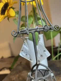 スワロフスキーのシェル風ピアス