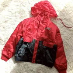 ディディア キッズ 中綿ナイロンジャケット 160 レッド グレー 刺繡フード付