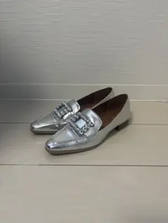 【Vin(ヴァン)】ビジューモチーフ付ポインテッドローファー