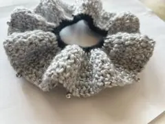 ニットフリルシュシュ シルバーグレー ビーズ付き