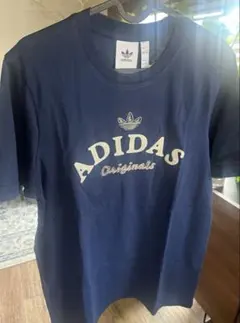 新品《adidas originals》刺繍ロゴT