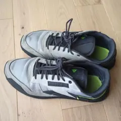 Reebok CLASSIC スニーカー グレー×ブラックのサムネイル