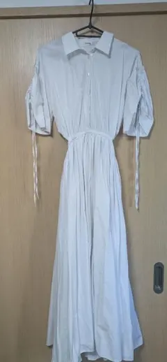 ホワイト 半袖ドレス ウエストリボン付き