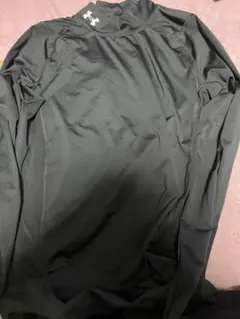 イ*ェ様 Under Armour 黒 長袖 アンダーシャツ