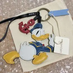 genten新品⭐️ワクワクチャームくまのプーさん革レザーキーホルダー
