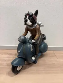 犬のバイクフィギュア