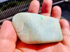 糸魚川翡翠 【284g】 グリーンに透過します✨ - メルカリ