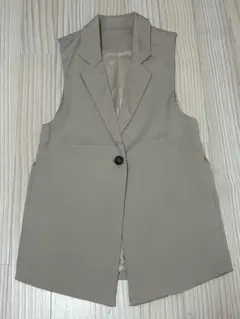 ベージュ スリーブレス ベスト