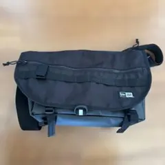 NEW ERA フィールド ショルダーバッグ 9L ブラック カメラバッグのサムネイル