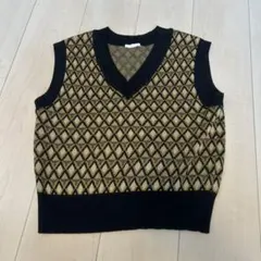 ブラックVネック　ニットベスト