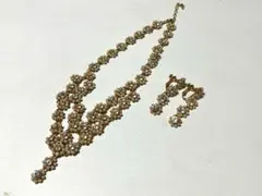 フラワーデザイン ネックレスとイヤリング セット