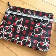 Vivienne クラッチバッグ 赤黒チェック柄