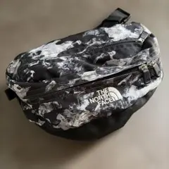 THE NORTH FACE ボディバッグ ウエストポーチ 総柄　美品です。のサムネイル