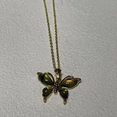 蝶デザイン ネックレス 緑と金色　ゴールド