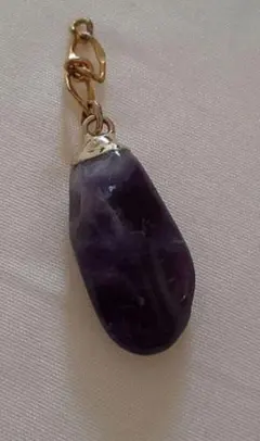 アメジストのおおぶりペンダントトップです