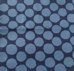 ダークブルーとライトブルーの水玉模様生地　大きめの水玉