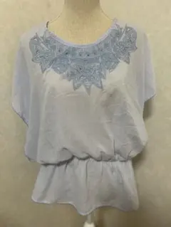 刺繍入りプラウス　シアートップス　プルオーバーブラウス　ブルー　Mサイズ