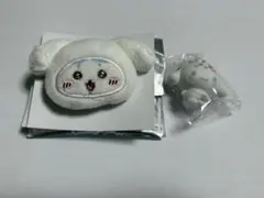 ちいかわ　ハチワレ　サンリオコラボ　おかおバッジ　キーホルダー
