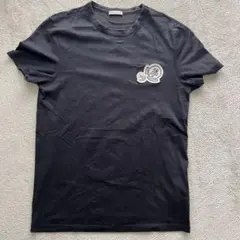 MONCLER ブラック Tシャツ ロゴパッチ付き