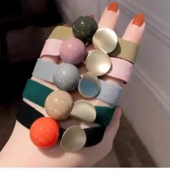 新品　ヘアゴム 5本セット　ヘアアクセサリーカラーボール メタルプレート 平ゴム