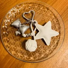 じゃらじゃらキーホルダー　バッグチャーム　レザー調　星　白　シルバー　ハート