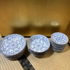 皿、中皿2枚、中どんぶり4枚、 小皿10枚　皿合計16枚、