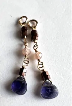 86番　天然石アイライトとムーンストーンのメガネ留め仕上げチャーム2個