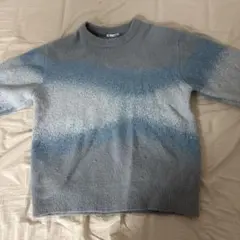 GU　グレーと水色のグラデーションニット