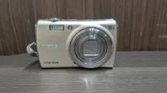 FUJIFILM カメラ　FINEPIX F200 EXR シルバー FUJIFILM FINEPIX F200 EXR ｼﾙﾊﾞｰ