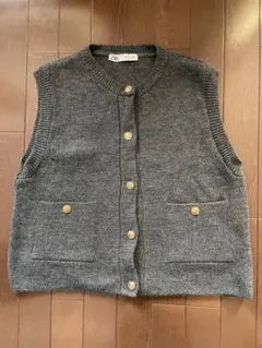試着のみ ZARAザラ 金ボタン ニットベスト