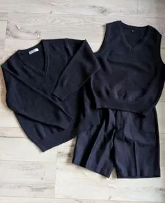 みっちゃん様 黒のVネックセーターとベスト、ハーフパンツの3点セット 130